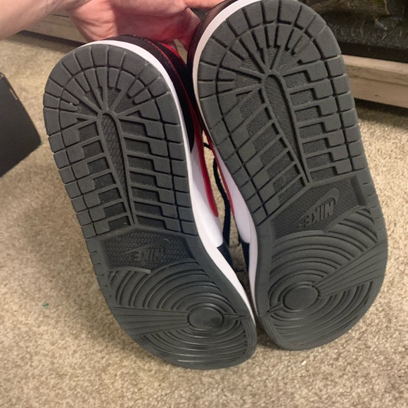 Nike Air Jordan 1 Mid Chicago White Red Men's Women's Sneakers NEW Shoes - Picture 4 of 6